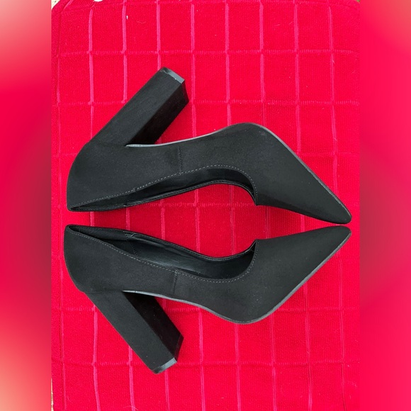 Madden Girl Symboll Block Heel Black Faux Suede Pumps Women’s Size 6.5 NWOB - Picture 4 of 6